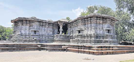 1000 pillars temple