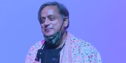 Shashi Tharoor Sang Ek Ajnabee Haseena Se On Stage, Video gets viral