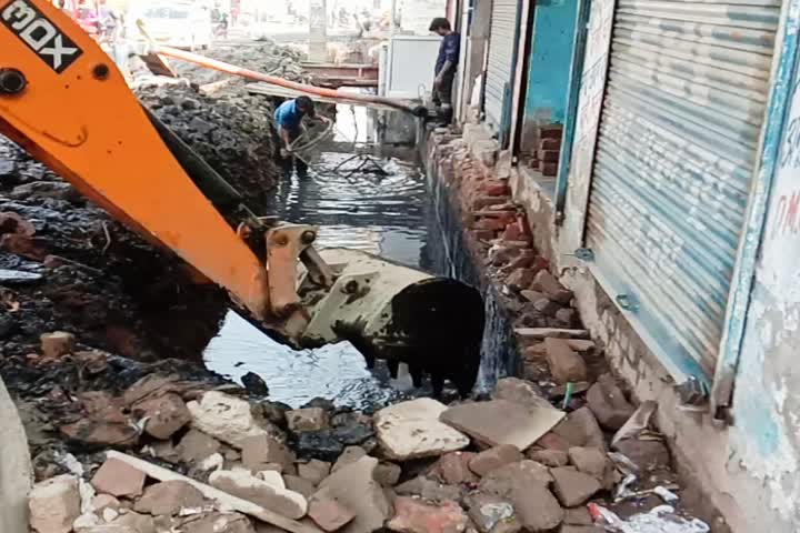 Drainage work started in durga chowk kirari