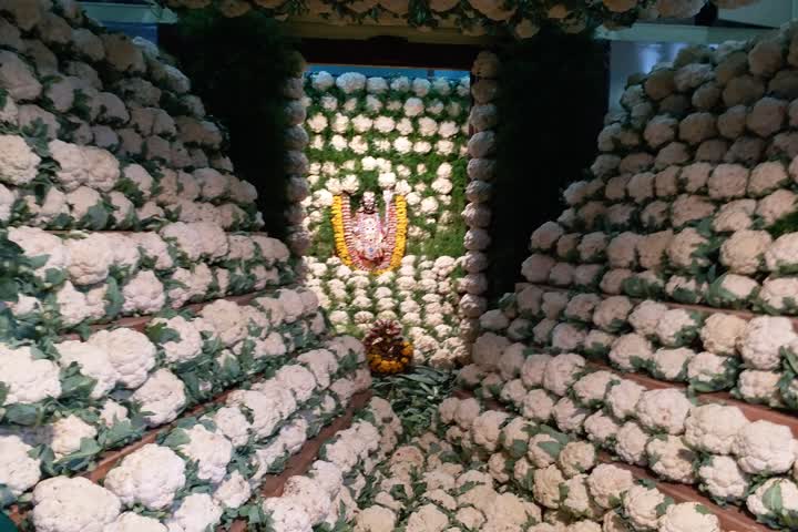 Cauliflowers adorn temple