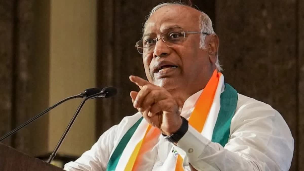 INDIA alliance  Mallikarjun Kharge  ಖರ್ಗೆಗೆ ಮೈತ್ರಿಕೂಟದ ಅಧ್ಯಕ್ಷ ಪಟ್ಟ  ಎಐಸಿಸಿ ಅಧ್ಯಕ್ಷ ಮಲ್ಲಿಕಾರ್ಜುನ ಖರ್ಗೆ  ಮಲ್ಲಿಕಾರ್ಜುನ ಖರ್ಗೆ