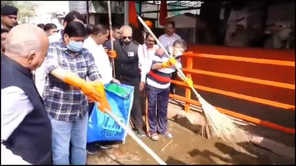 Kailash Vijayvargiya clean temple