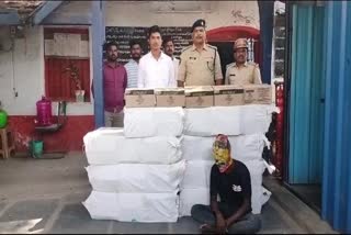 Police_Seized_Illegal_Karnataka_Liquor