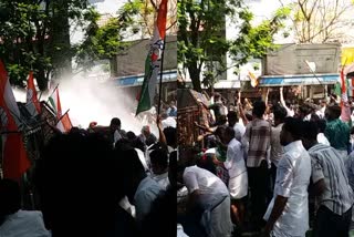 Clash At Youth Congress Protest  Youth Congress Protest  യൂത്ത് കോണ്‍ഗ്രസ് മാര്‍ച്ച്  രാഹുല്‍ മാങ്കൂട്ടത്തില്‍ അറസ്റ്റ്