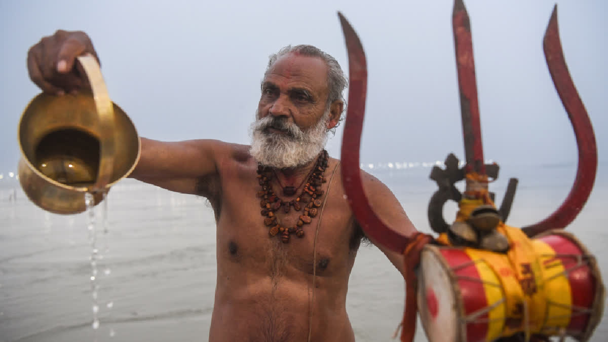 Ahead Of Shahi Snan, Foreigners Take Dip In Triveni On Paush Purnima