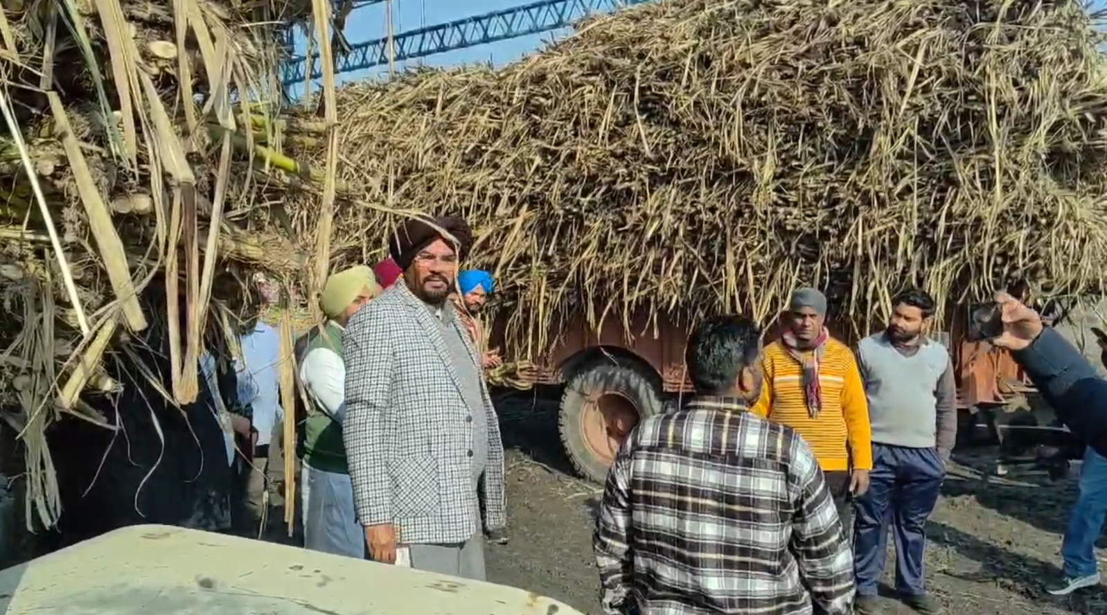 CABINET MINISTER VISITS SUGAR MILL