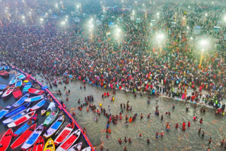 பிரயாக்ராஜில் மகா கும்பமேளாவை முன்னிட்டு குவிந்துள்ள பக்தர்கள்