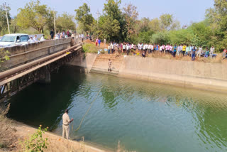 In a tragic incident, a woman, along with her four children, attempted to die by suicide by jumping into the Edadande canal of Alamatti near Benala in Nidagundi taluk, Karnataka, on Monday, following a family dispute.