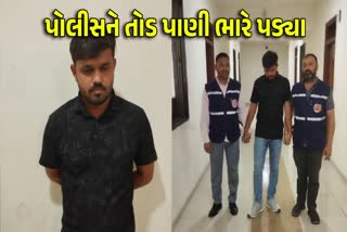 પોલીસકર્મી લાંચ લેતા ઝડપાયા