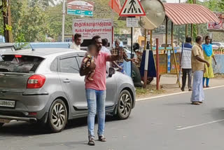 Tiruvarur SP appreciate the constable who cleared the traffic jam with his baby