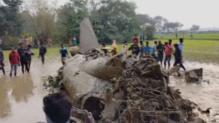 IAF's Hawk Aircraft Meets with Accident in West Bengal; Both Pilots Eject Safely (Source ETV Bharat)