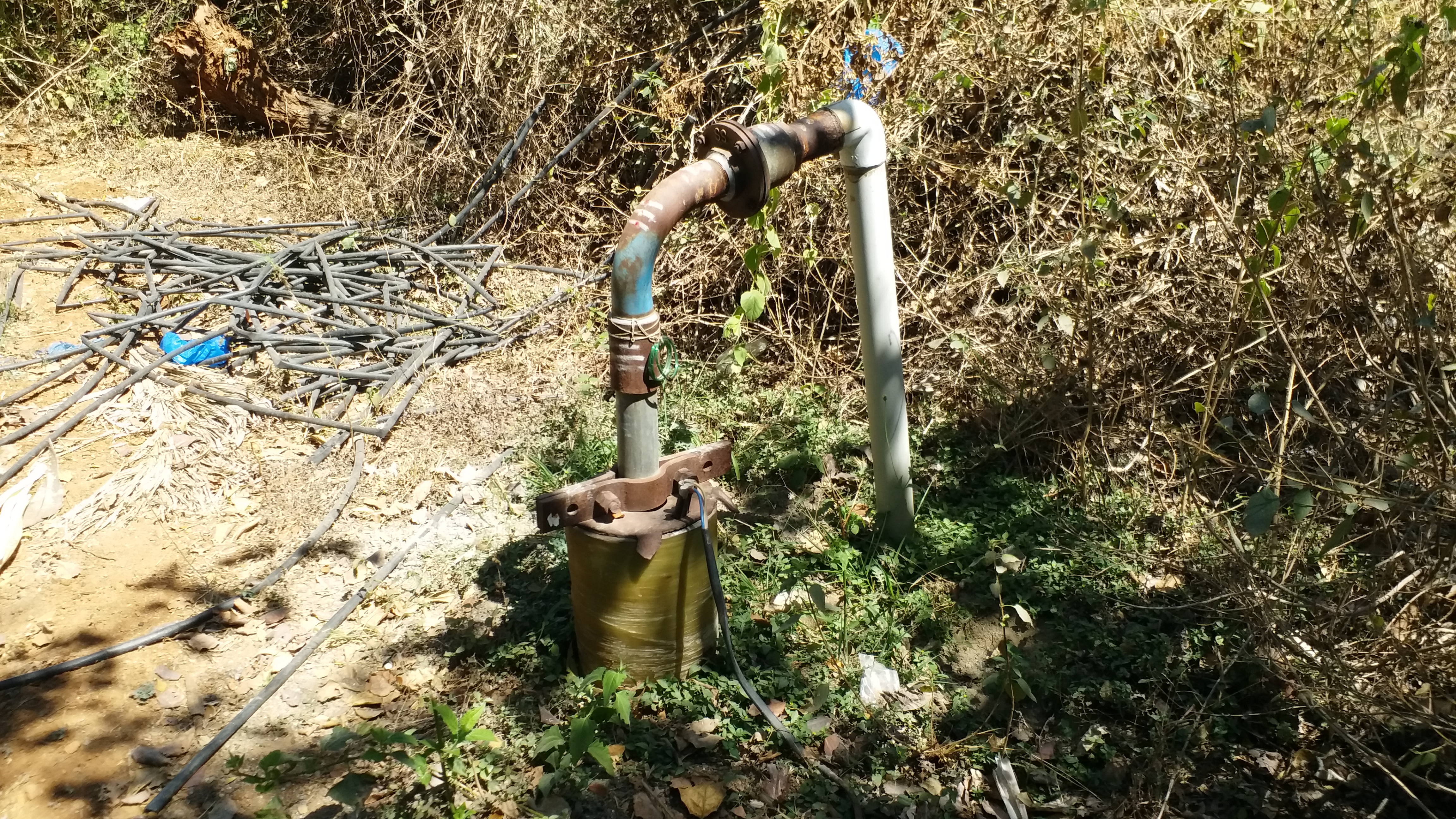 drilled 2 thousand borewells  Farmers  Davanagere  ನೀರಿಗೆ ಹಾಹಾಕಾರ  ಬೋರ್​ವೆಲ್​