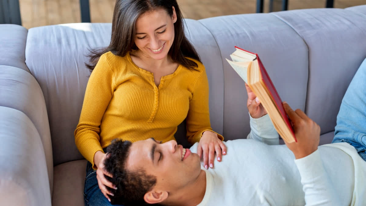 Couples reading together