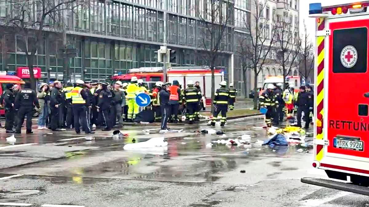 Car runs over people in Munich