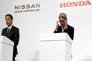 FILE - Nissan Chief Executive Makoto Uchida, left, and Honda Chief Executive Toshihiro Mibe, right, along with Takao Kato CEO of Mitsubishi Motors, not in photo, attend a joint news conference Monday, Dec. 23, 2024, in Tokyo, Japan.