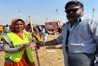 From Sweeper To Policeman: Kota Businessman Distributes 10,000 Silver Coins Among Maha Kumbh Staff, Volunteers