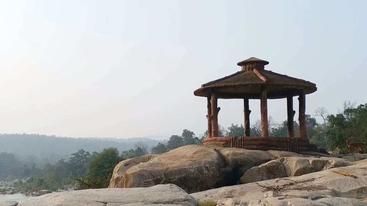 Devpahari located in Chhattisgarh is a unique confluence of natural beauty and mythological beliefs, history related to Lord Shri Ram