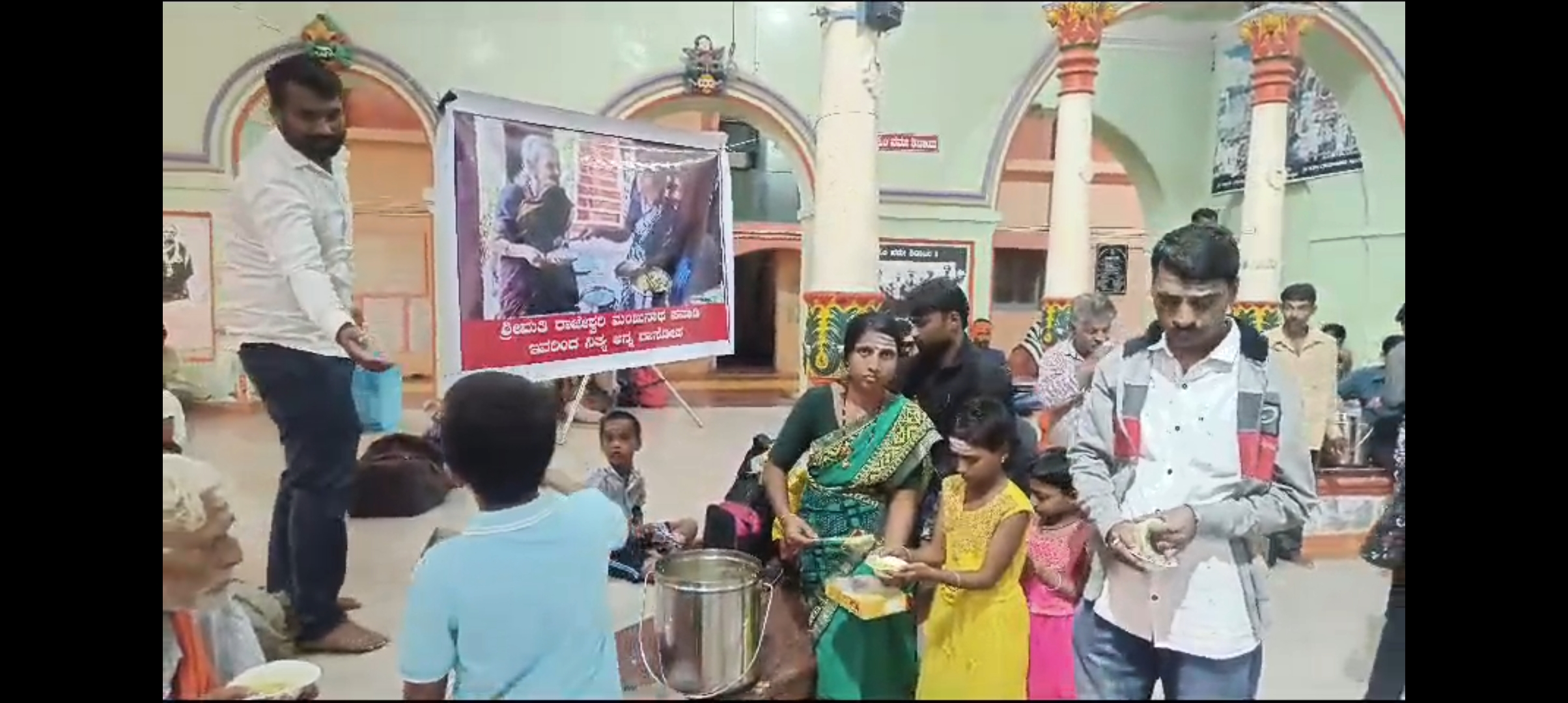 Hubballi: Poor couple became role model by providing free meals