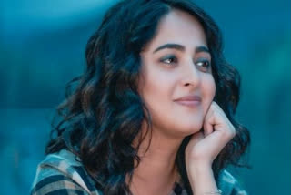 Anushka Shetty, who has acted in Telugu and Tamil films since 2005, is all set make her Malayalam debut. The actor will star in Rojin Thomas' historical fantasy drama Kathanar - The Wild Sorcerer, alongside Jayasurya and Vineeth. Rojin shared photographs of the team welcoming Anushka on Instagram.