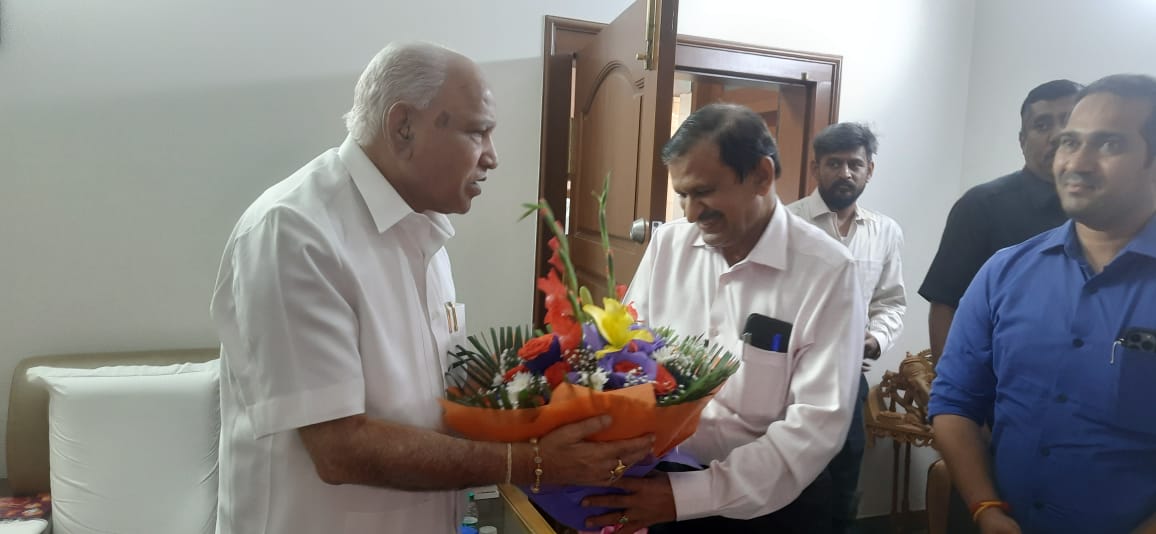 Former director of Jayadeva Heart Institute Dr Manjunath met B S Yadiyurappa