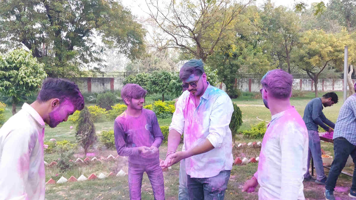 Historic Holi: For First Time, Students Celebrate Festival Of Colours ...