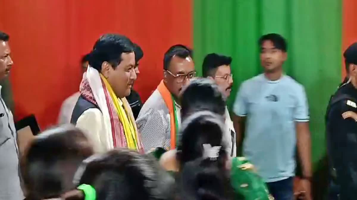 Congress ward commissioner join BJP with many workers in dibrugarh