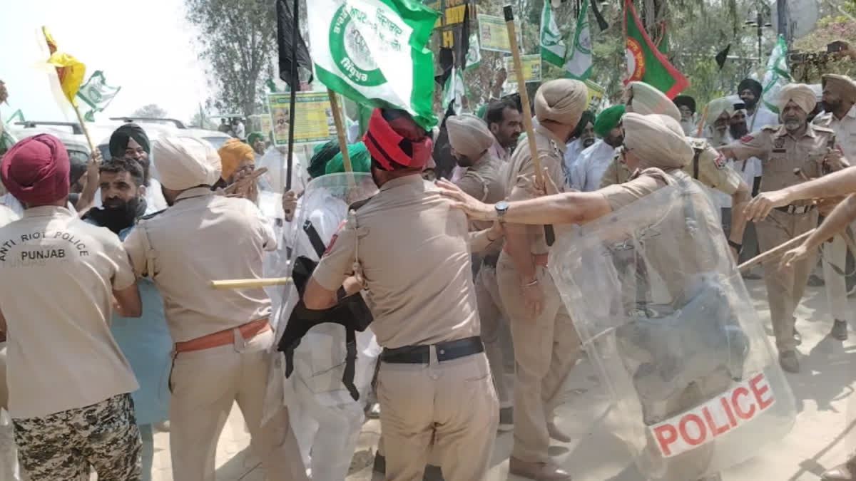 In Faridkot, Hans Raj Hans again faced opposition from farmers