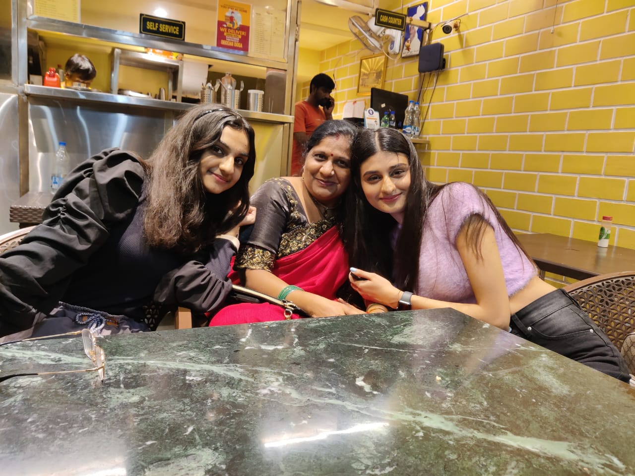 GAMER PAYAL DHARE WITH HER FAMILY