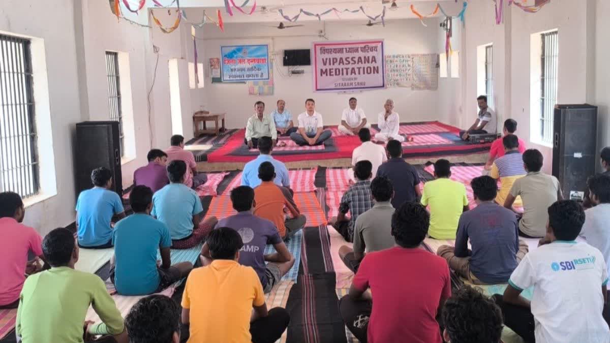 Meditation session for prisoners