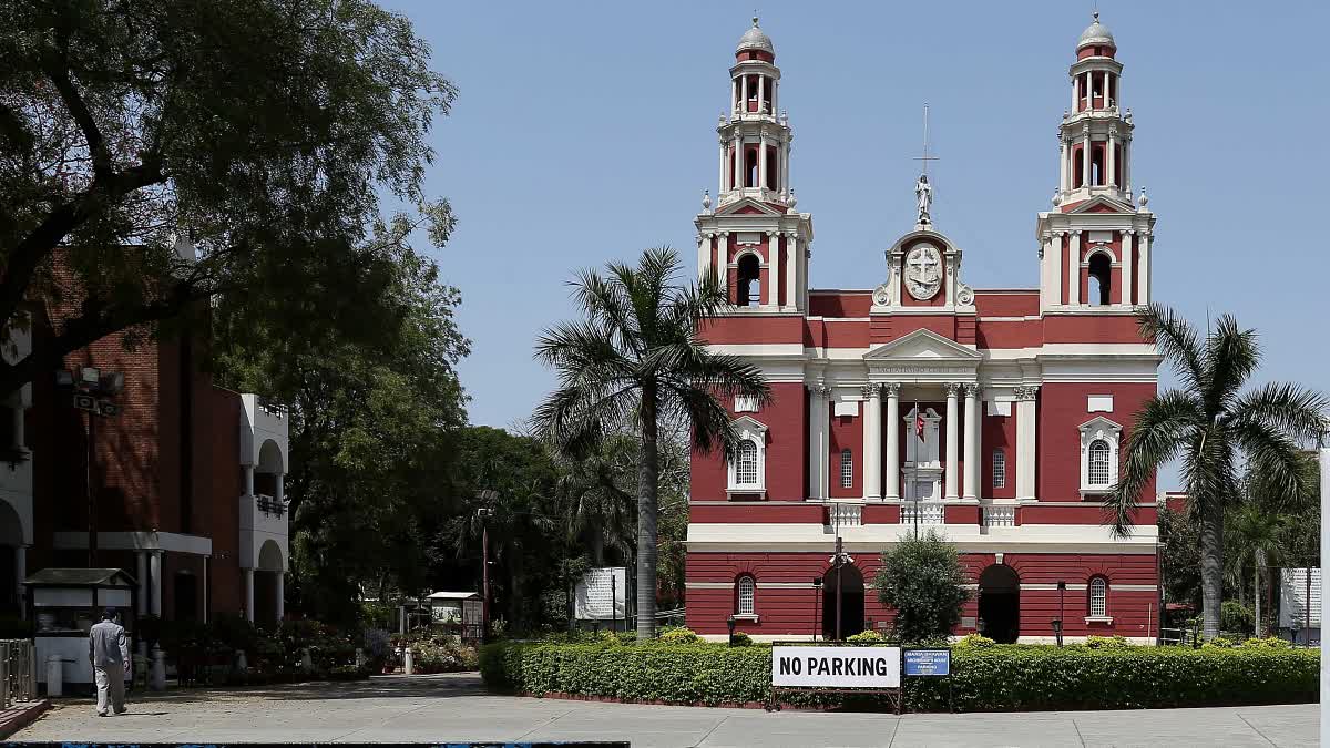 PINARAYI VIJAYAN  PALM SUNDAY  SACRED HEART CHURCH DELHI  ഓശാന ഞായർ