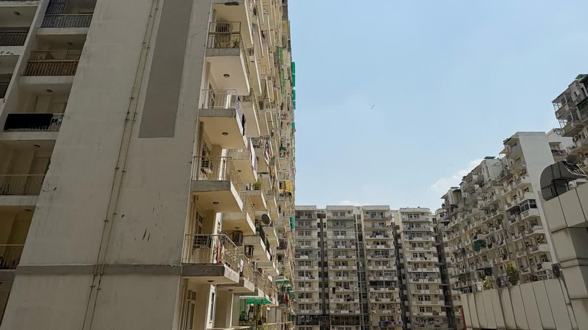 Ghaziabad की हाइराइज सोसाइटी