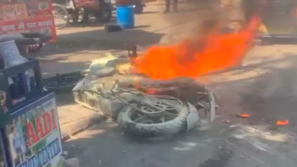 FIRE IN MOVING BIKE