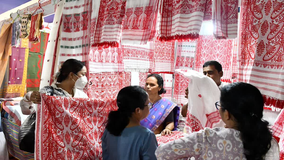 পদূলিমুখত হেঁপাহৰ ৰঙালী বিহু... ব্যস্ততা বাঢ়িছে প্ৰতিগৰাকী অসমীয়াৰ BOHAG BIHU 2025