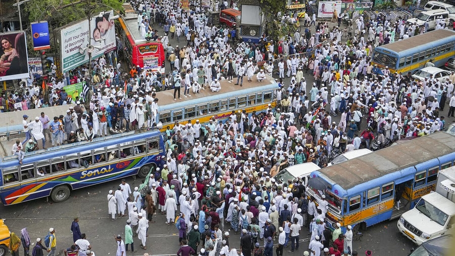 CAPF DEPLOYMENT IN MURSHIDABAD PROTEST AGAINST WAQF BILL IN BENGAL WAQF CLASHES IN MURSHIDABAD LATEST NATIONAL NEWS