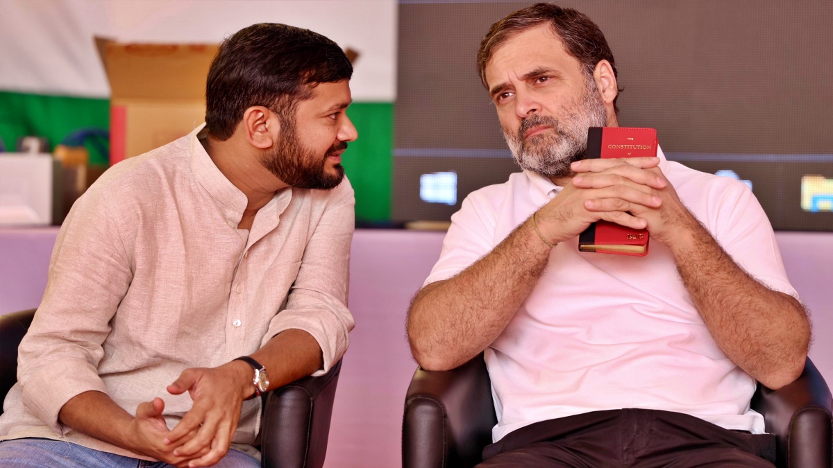 राहुल गांधी से बात करते कन्हैया कुमार