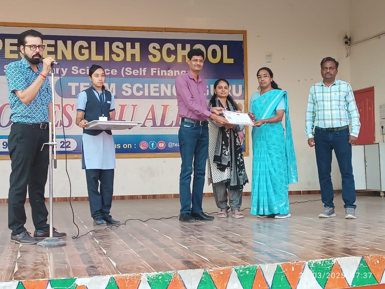 ભાવનગર શાળાના આચાર્યને શ્રેષ્ઠ આચાર્યનો એવોર્ડ મળ્યો