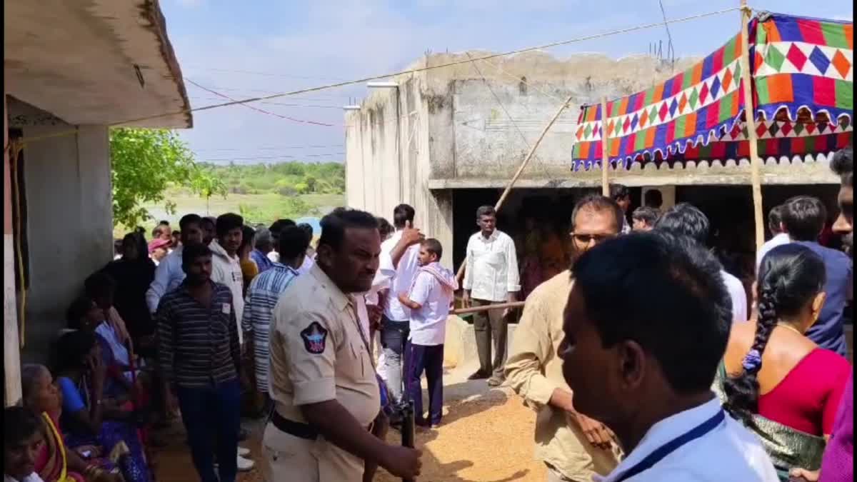 ysrcp_attacks_on_polling_booths_in_anantapur_district