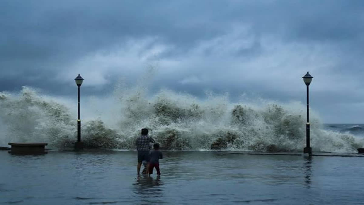 കള്ളക്കടല്‍ പ്രതിഭാസം  കടലാക്രമണം  Kallakadal phenomenon  Kallakkadal alert in Kerala