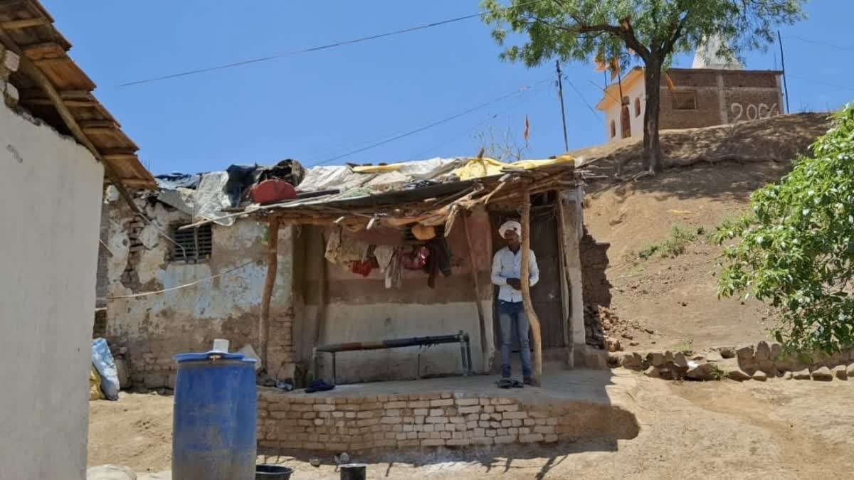 Rajput Kings Grandchildren Working On Daily Wages