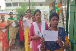 Long queue of voters at polling booths in Lohardaga