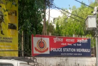 महरौली में युवती का पंखे से लटका मिला शव, पुलिस कर रही घरवालों से पूछताछ