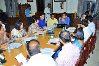 BBMP Chief Commissioner Tushar Girinath spoke in the meeting.