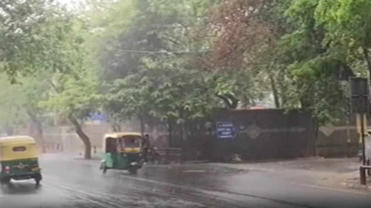 Delhi-Ncr Weather में बदला मौसम का मिजाज: धूल भरी आंधी और बारिश से मिली राहत, Imd ने दी चेतावनी 8 दिल्ली में अचानक बदला मौसम का मिजाज, तेज हवा के साथ हुई बारिश