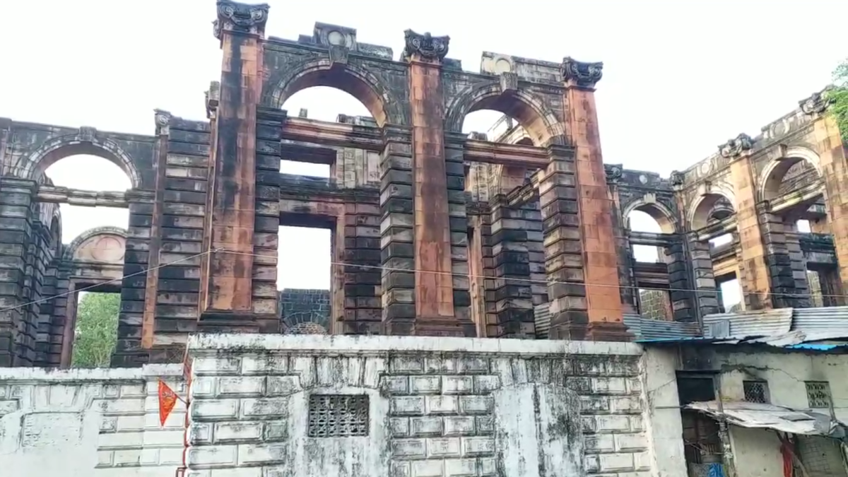 200 Years Old Scary Mansion