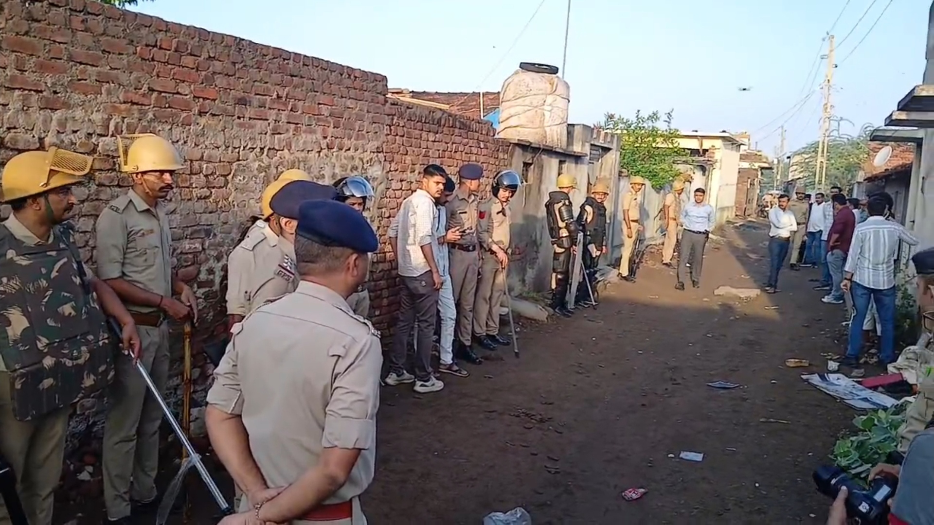 હિમખીમડીના મદરેસા પર બુલડોઝર ફેરવી દેવાયું