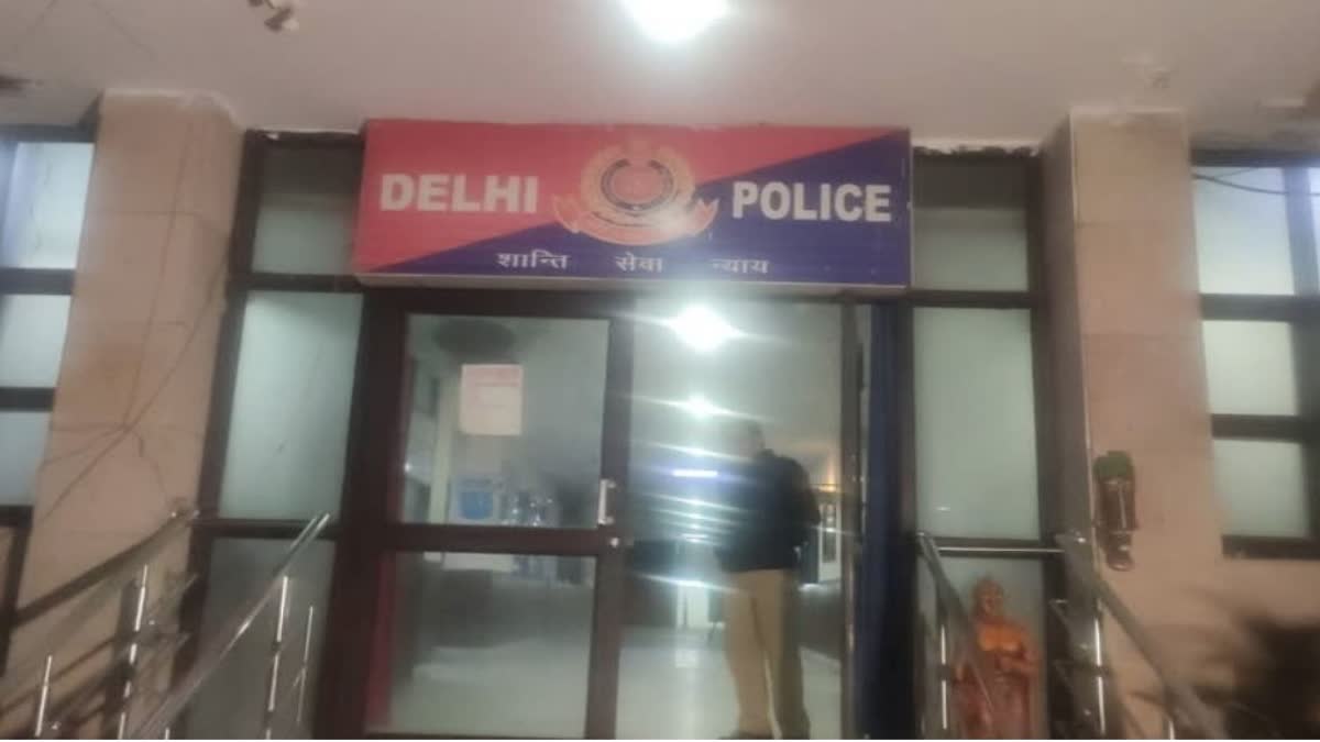 पुलिसकर्मियों पर गिरी गाज