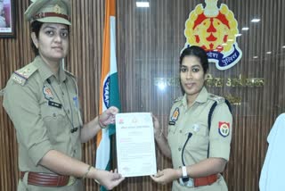 adg honored the female sub inspector of auraiya