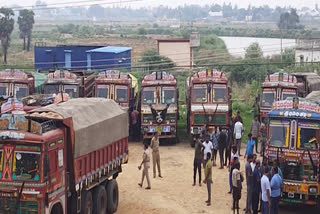 Police Arrested in Illegal Sand Transport Gang