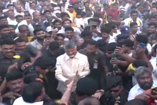 Amaravathi_Farmers_Grand_Welcome_to_Chandrababu_Live