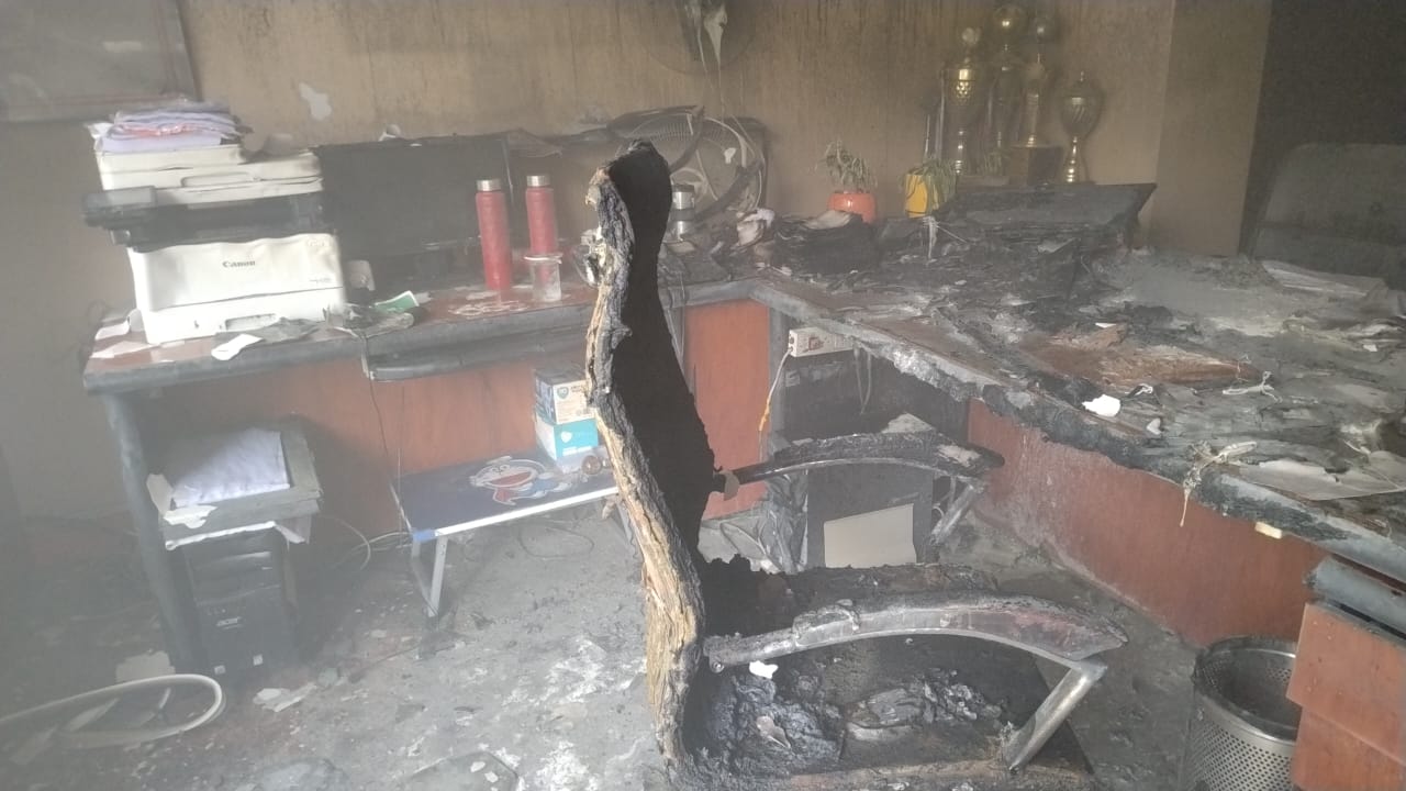 bareilly bank manager burns GM cabin after being suspended